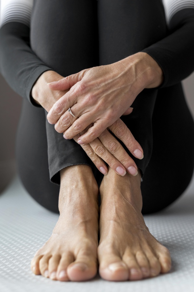 close-up-legs-hands-fitness-woman.jpg
